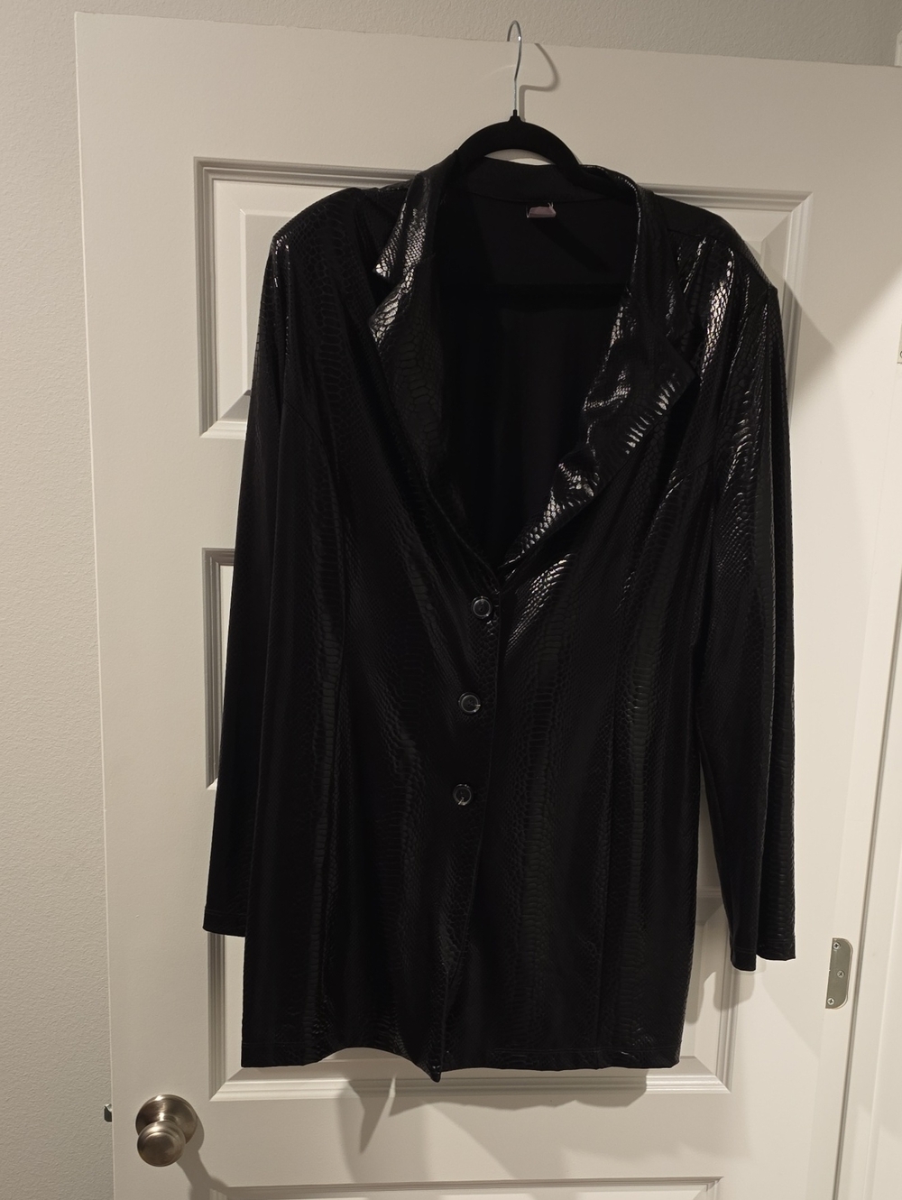 Black Women's Shiny Faux-Snake Blazer Jacket - Classic Single-Breasted Style